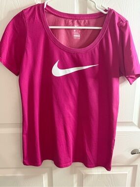 Nike Women’s Hot Pink Scoop Neck Short Sleeve Tee